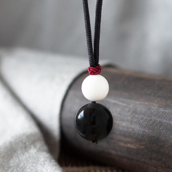 白砗磲黑曜石葫芦吊坠 Tridacna Stone and Obsidian Gourd Pendant