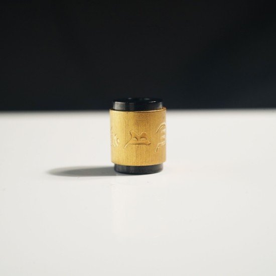 六字真言桶珠 Six-Character Mantra Bead