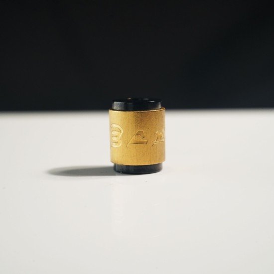 六字真言桶珠 Six-Character Mantra Bead