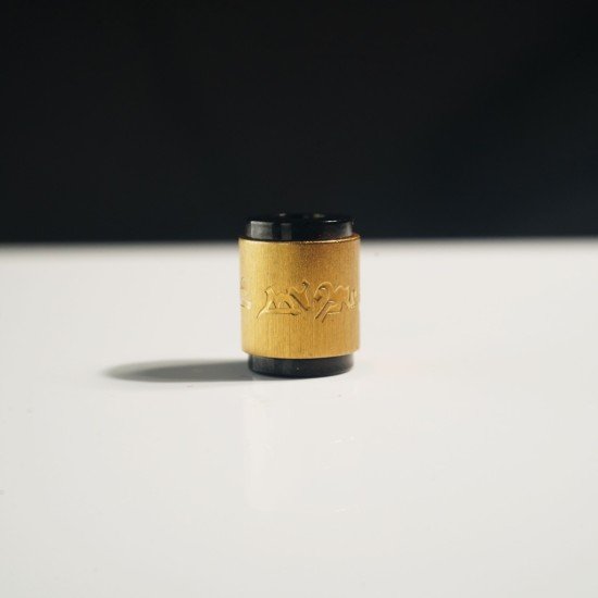 六字真言桶珠 Six-Character Mantra Bead