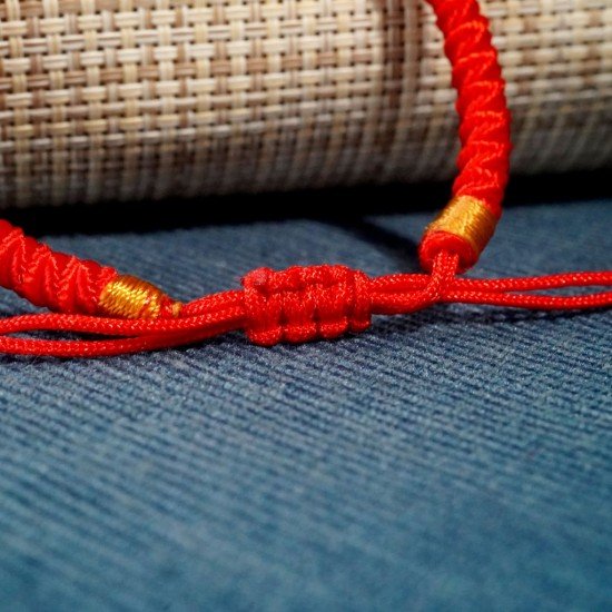 开运红绳 Lucky Red Rope