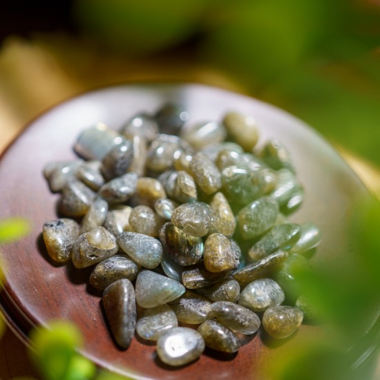 消磁碎水晶：拉长石 Tumbled Labradorite