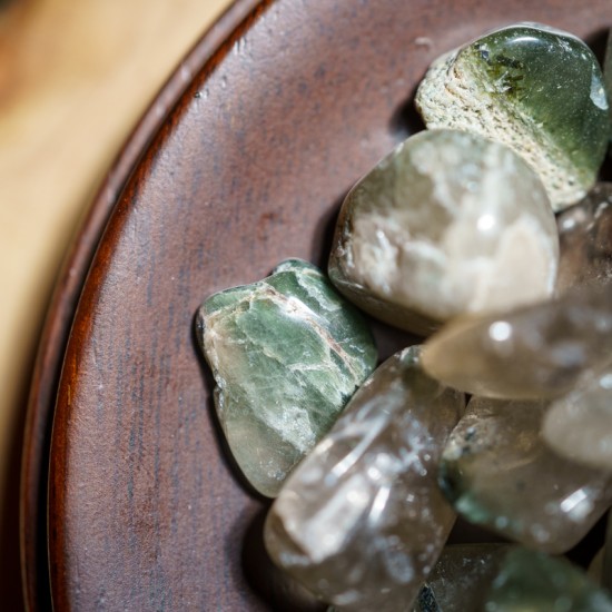 消磁碎水晶：绿发晶 Tumbled Green Rutilated Quartz