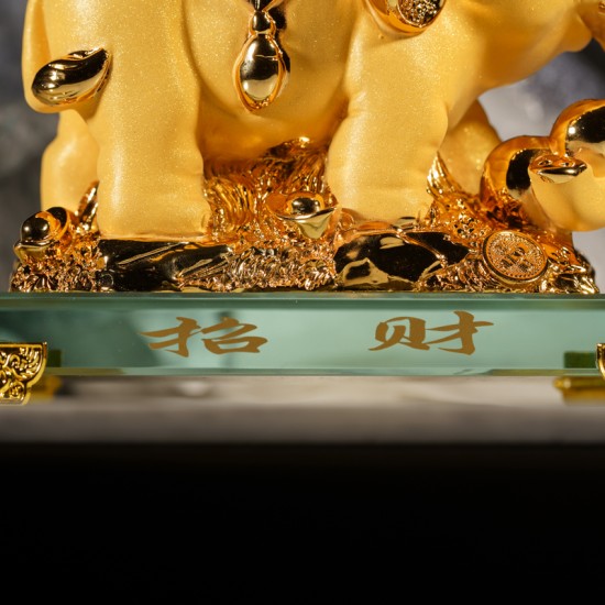 招财纳财象  Elephant of Hook and Gather Wealth (Golden Sanded)