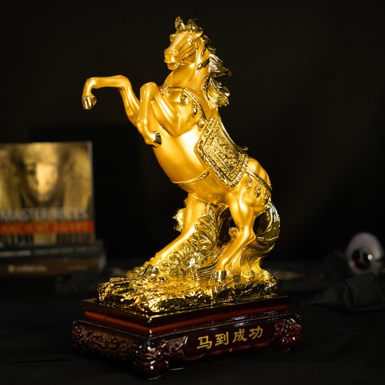 马到成功 (镀金)  Successful Arrival of Horse Statue (Golden Coating)