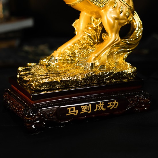 马到成功 (镀金)  Successful Arrival of Horse Statue (Golden Coating)