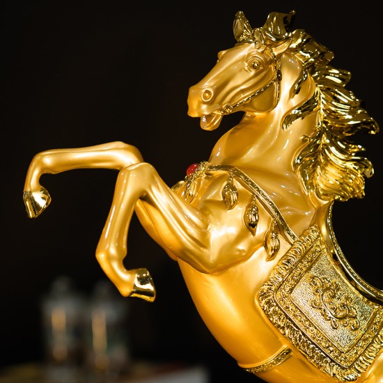 马到成功 (镀金)  Successful Arrival of Horse Statue (Golden Coating)