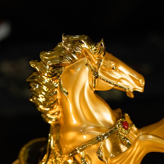 马到成功 (镀金)  Successful Arrival of Horse Statue (Golden Coating)